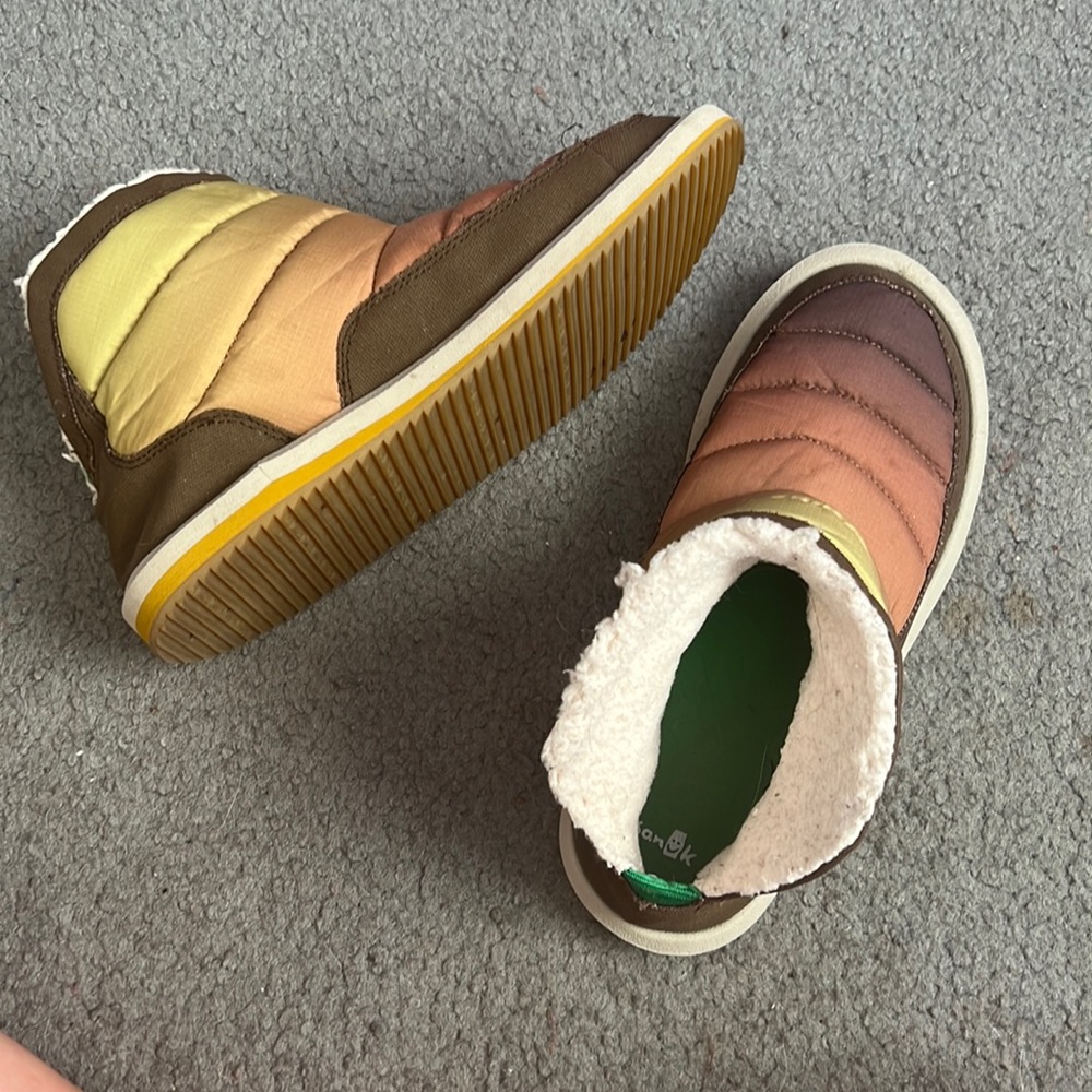 Sanuk slippers